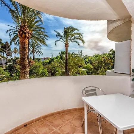 In With Outdoor Swimming Pool And Wifi Apartment